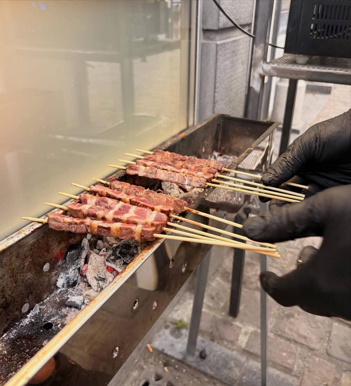 Arrosticini grillés à la braise