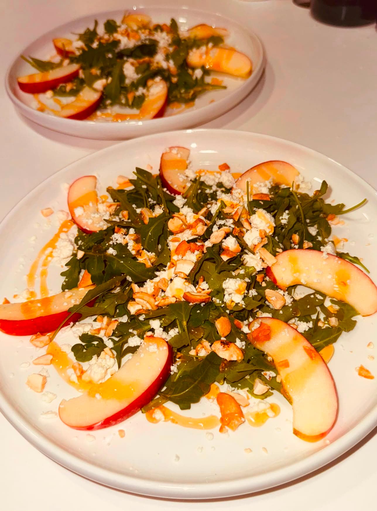 Assiette roquette, chèvre, pomme & miel